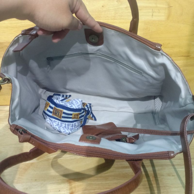 Túi xách công sở size a4 da thật secondhand  140318