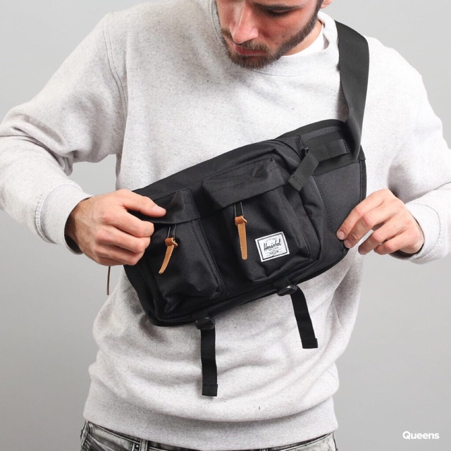 Túi đeo Herschel Eighteen Hip Pack Black