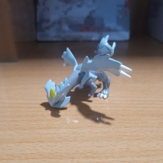 Mô hình Pokemon Kyurem (TOMY)