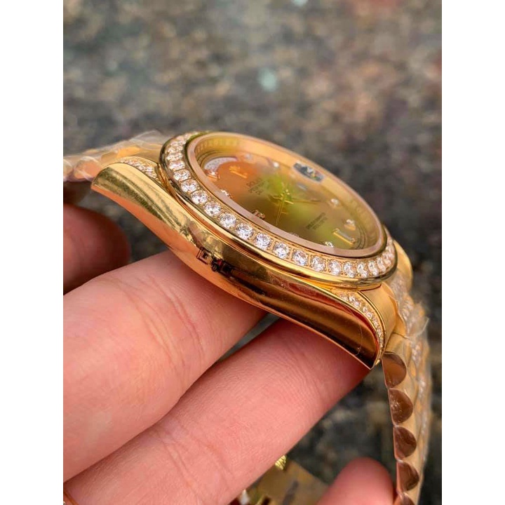 Đồng hồ cho Nam Rolex  6kim trăng sao size 40-41 vành băm dầy kim loại mặt đen vỏ vàng có thứ ngày