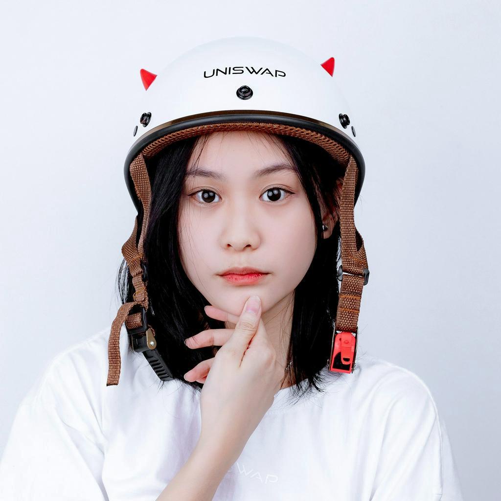 Mũ bảo hiểm nửa đầu UNISWAP gắn phụ kiện sừng mini siêu xinh đi chơi, dạo phố, tặng kèm túi đựng mũ và lưỡi trai
