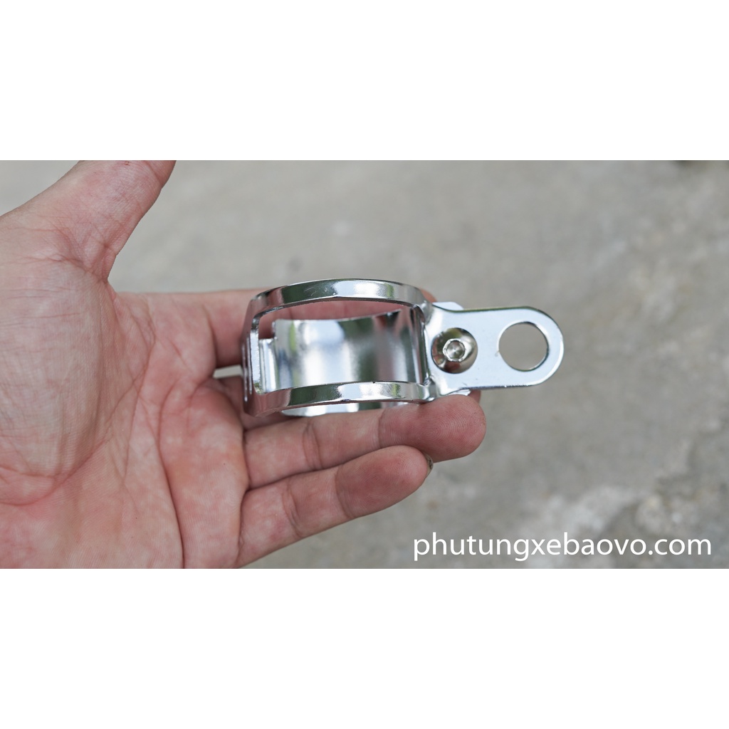 Tai bắt xi nhan vào phuộc trước xe classic