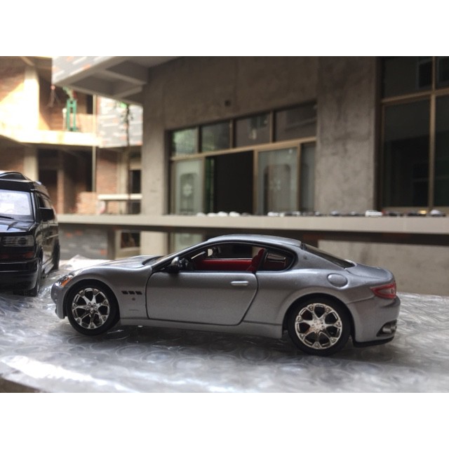 Mô Hình xe maserati GT tỷ lệ 1:32 chính hãng BBURAGO