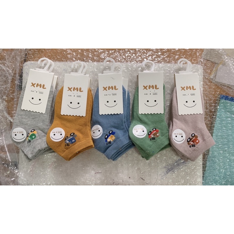 Tất cho bé hình gấu dâu, siêu nhân, hình xinh xắn, dệt sợi cotton mềm mịn với làn da bé. Bé 1-9tuổi