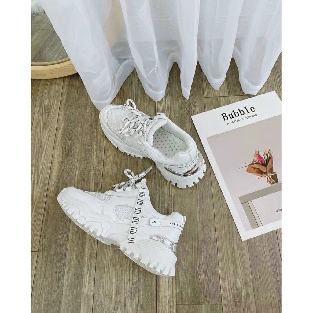 Giày sneaker độn đế khuy