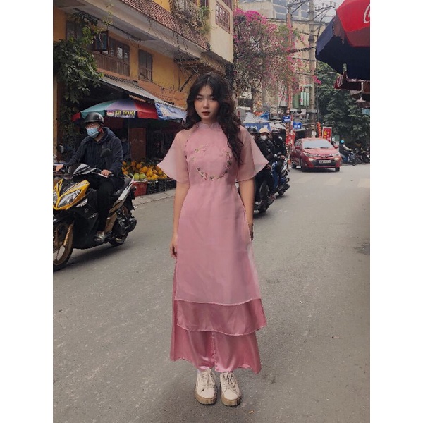 ÁO DÀI CÁCH TÂN HỌA TIẾT ANH ĐÀO THÊU TAY VIỀN NGỌC TRAI NHỰA Ở VAI