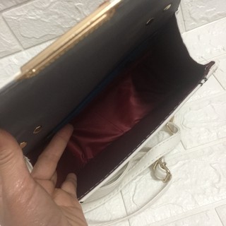 TÚI ĐEO CHÉO KHÓA QUẢ BÔNG  (20x16x7)
