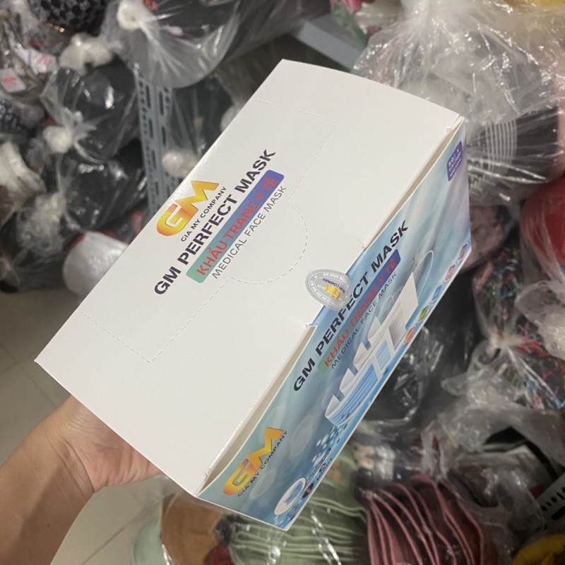 Khẩu trang Y Tế kháng khuẩn 4 lớp FAMAPRO ( màu XÁM ) hộp 50 cái