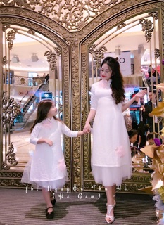 Set áo dài mẹ bé