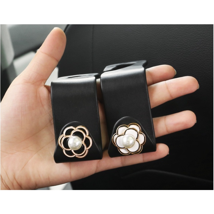 Móc treo đồ sau ghế ô tô gắn hoa chanel dễ thương- Dũng An shop