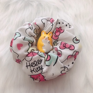 Cột tóc scrunchies Hello Kitty trắng