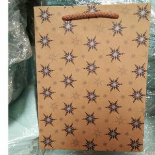 Túi giấy đựng quà kích thước 15x20x7 cm