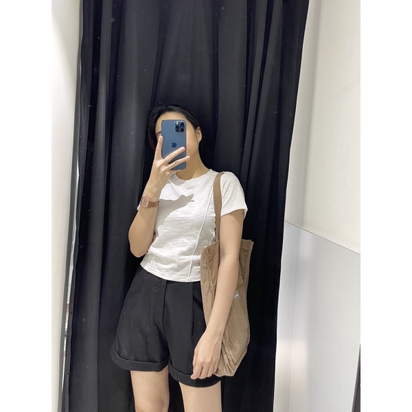Close T-shirt