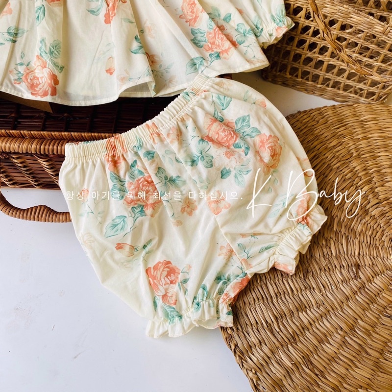 Váy và body tiểu thư màu kem hoa cam to ren cổ vuông