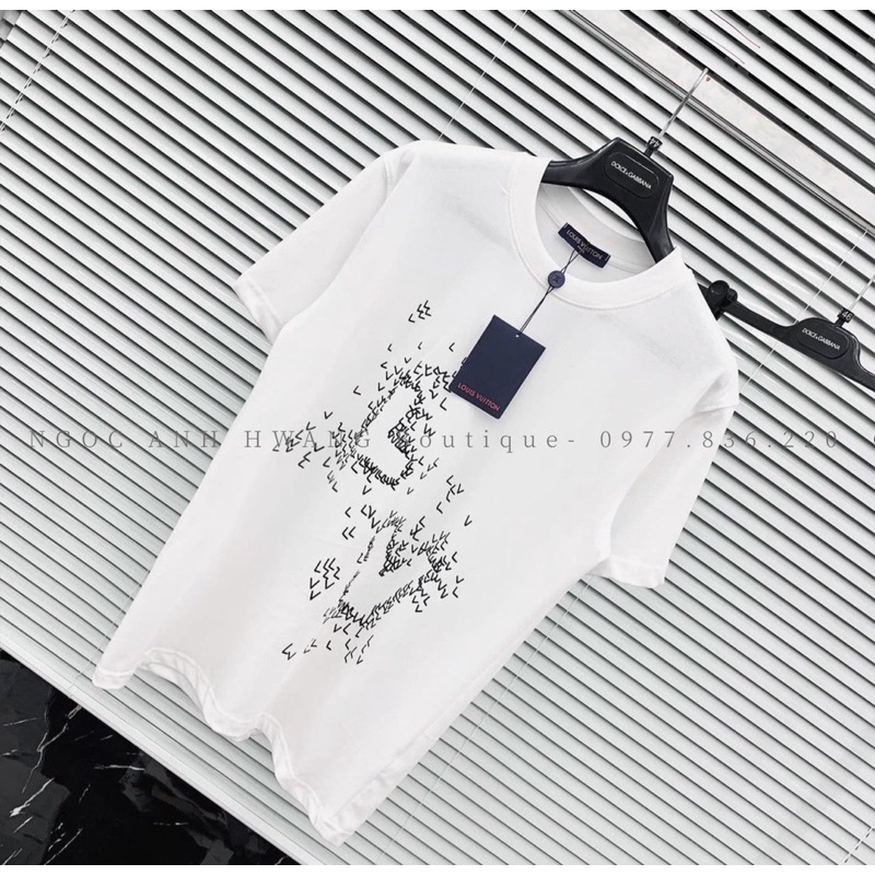Áo phông V L nhiều chữ nhỏ TTA688