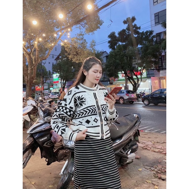 Hình thật khoác len thổ cẩm mặc siêu xinh