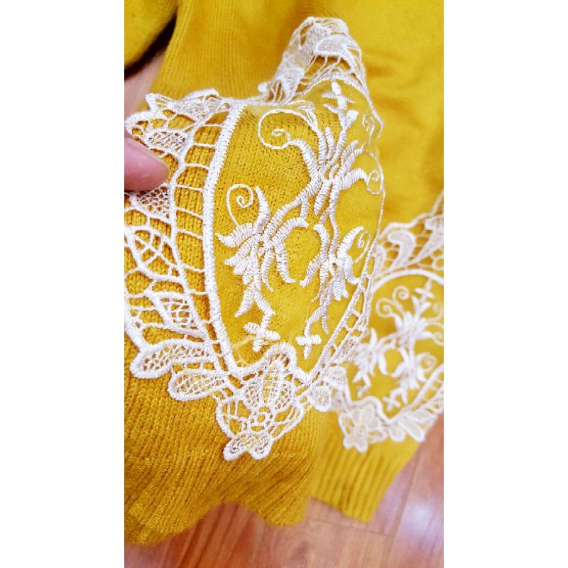 Áo len màu vàng