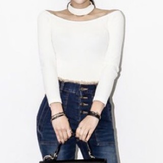 Áo croptop dài tay trễ vai ,cổ áo choker