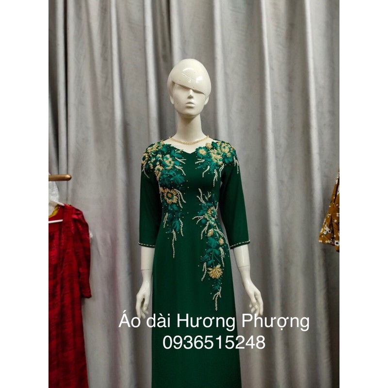 Áo dài trung niên màu xanh