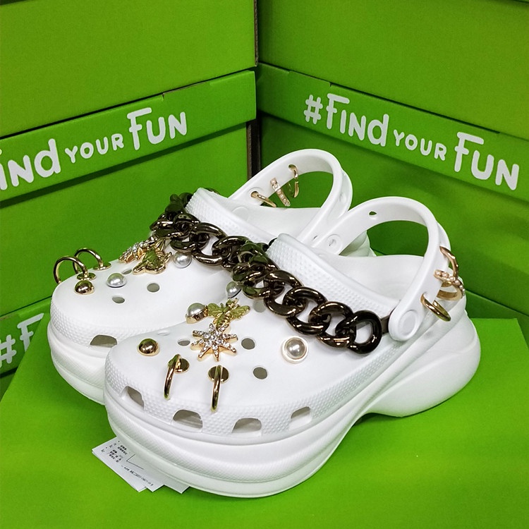 Giày crocs đi biển đục lỗ thiết kế năng động cá tính