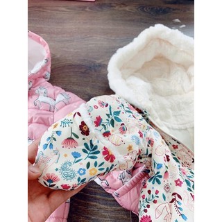 body ủ ấm cho bé gái