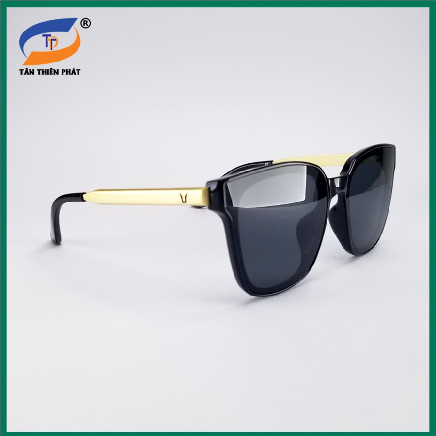 Mắt kính nữ/nam (unisex) màu đen râm mát chống nắng, tia UV 6035D. Kính mát gọng kim loại chữ V màu vàng, không gỉ | BigBuy360 - bigbuy360.vn
