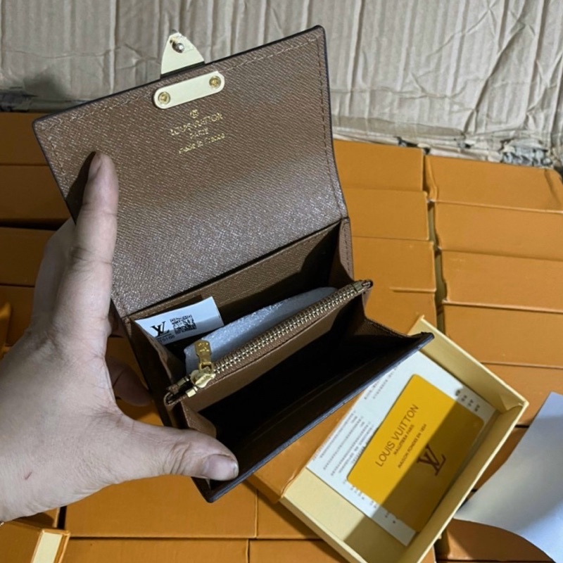 Mẫu ví ngắn khoá vuông hàng chuẩn loại 1 ( có hộp)