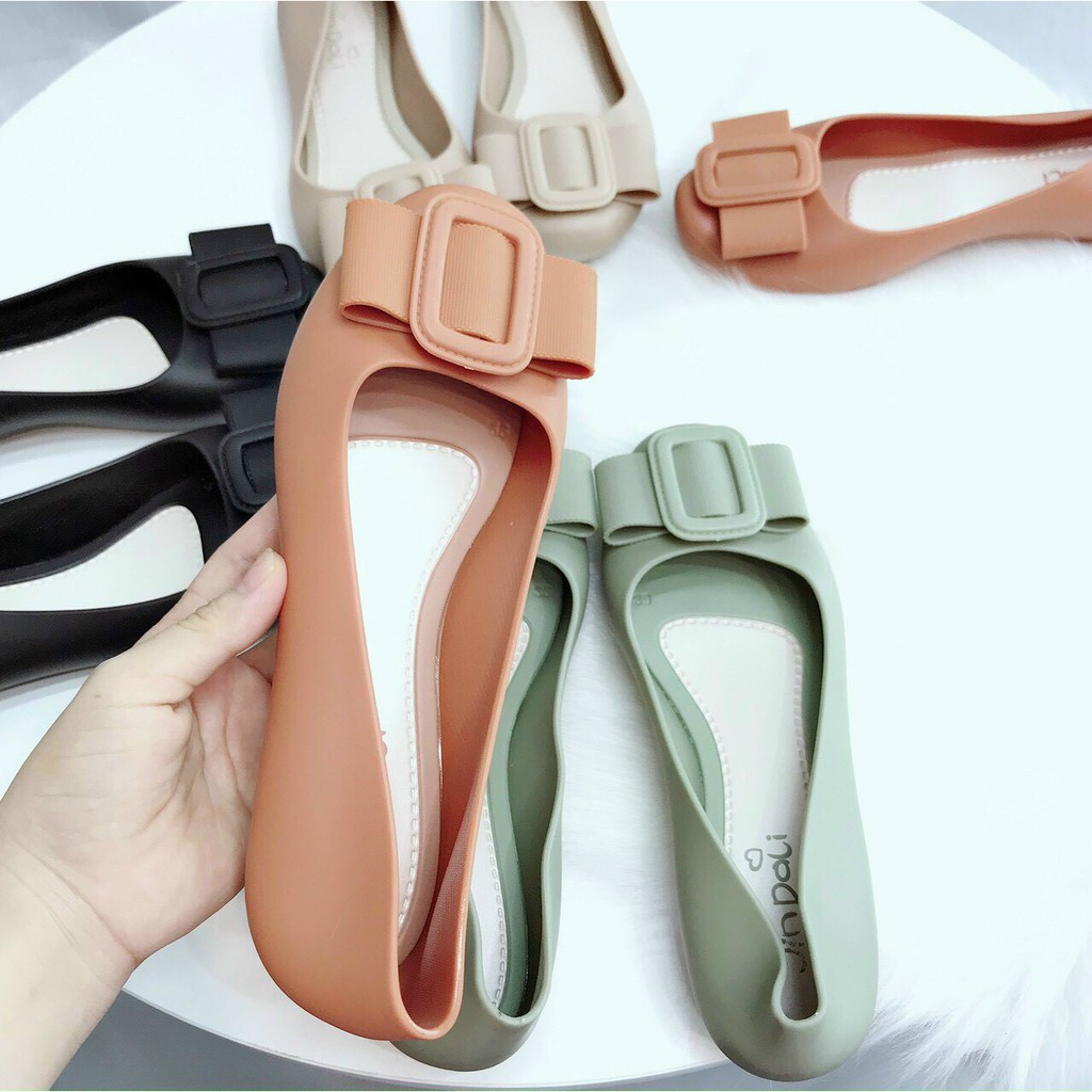 ( ngẫu nhiên)Giày búp bê nơ nhựa ảnh thật phía sau