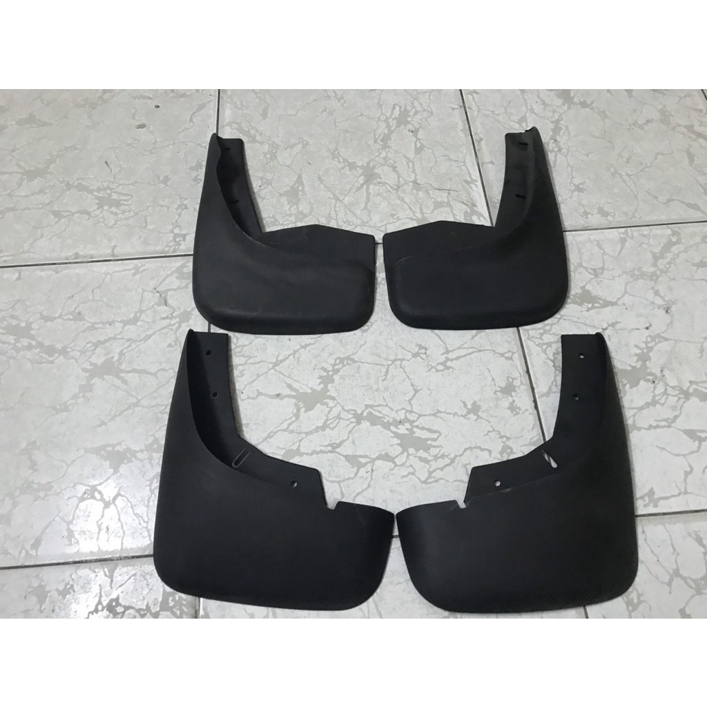 Chắn bùn bánh Fiat siena.