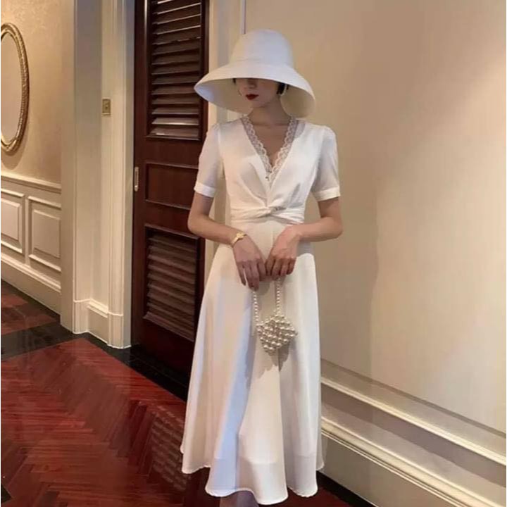 Đầm dự tiệc trắng dáng maxi xoắn eo phối ren cao cấp