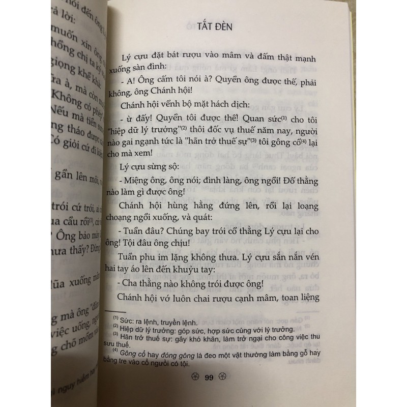 Sách - Tắt đèn