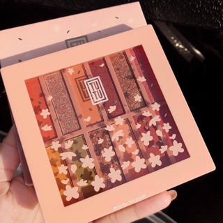 Phấn mắt Tutu 12 ô Sakura Thái Lan