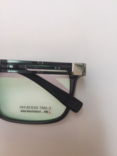 Gọng kính prada của ý