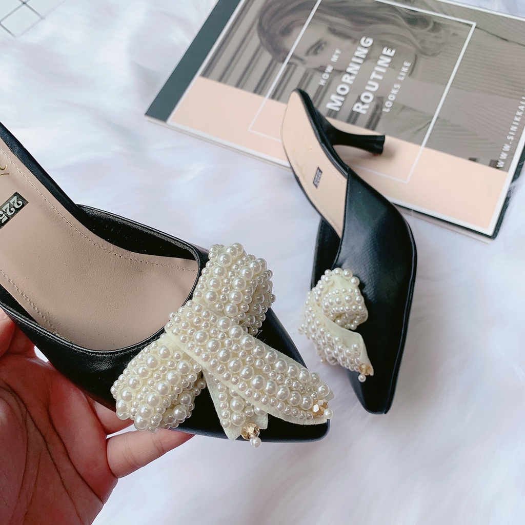 Giày sục chụm ngọc trắng gót nhọn 5p da lộn đẽ đi hót hòn họt