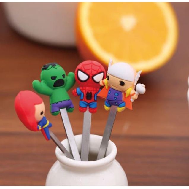 8 nĩa ăn trái cây XIAODUOJIAJU hình nhân vật Avengers xinh xắn