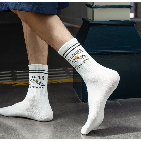 Vớ cotton cao cổ thể thao Nam Nữ phong cách trẻ trung, cá tính, năng động.