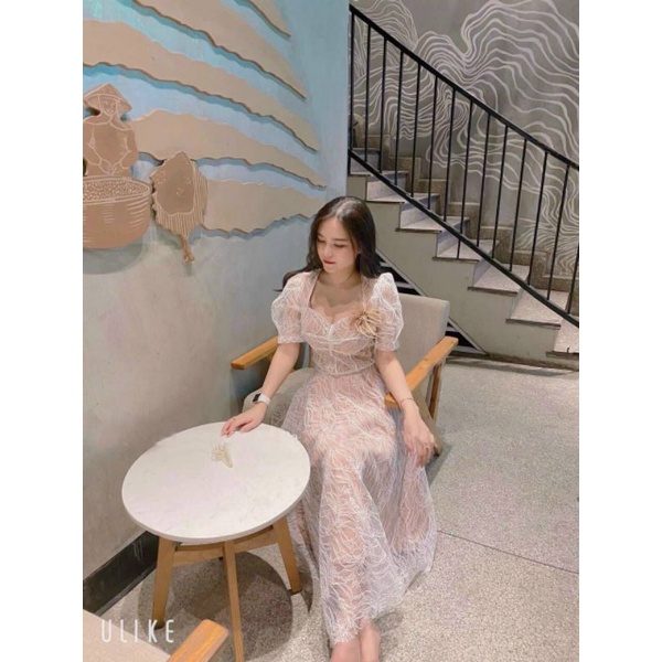 Đầm ren xòe màu nude phối tay phồng đi tiệc sang trọng