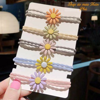Cột tóc hoa cúc xinh xắn