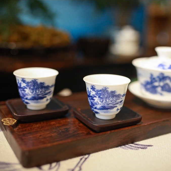 Chén uốn trà men sứ xanh lam, chén quân uống trà đạo, dung tích nhỏ. CDH0011