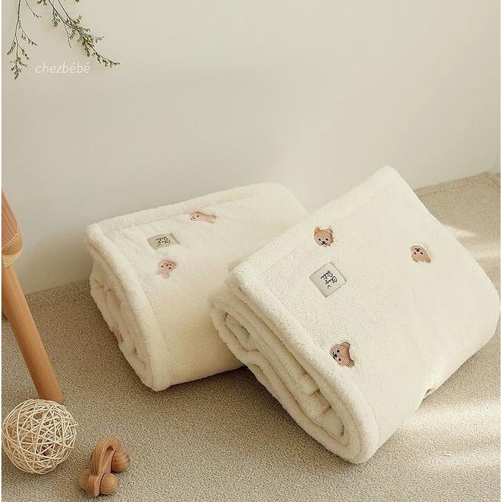 Chăn lông tuyết Chezbebe thêu họa tiết thỏ gấu, chăn lông mềm mịn cho bé 90x140cm - Monnie Kids