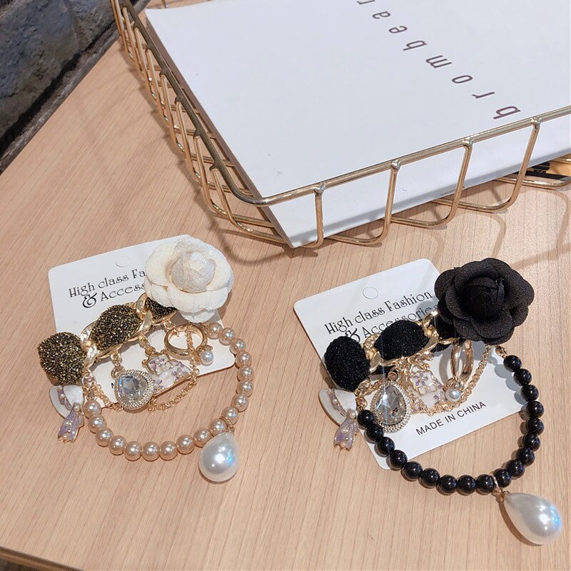 Trâm cài áo hình hoa trà phối dây xích phong cách vintage sang trọng cho nữ