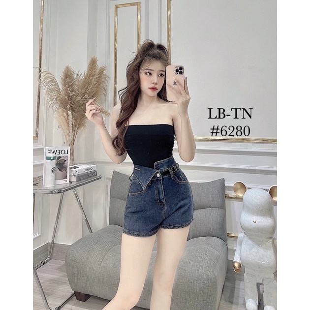 Quần short jean cạp cao đáp da