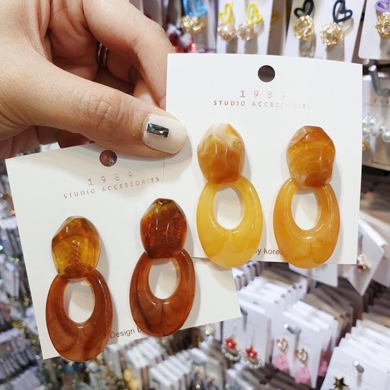 khuyên tai nhựa phong cách bông tai vintage dạng to