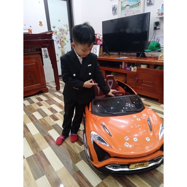 Bộ vest bé trai thiết kế màu đen 4 cúc