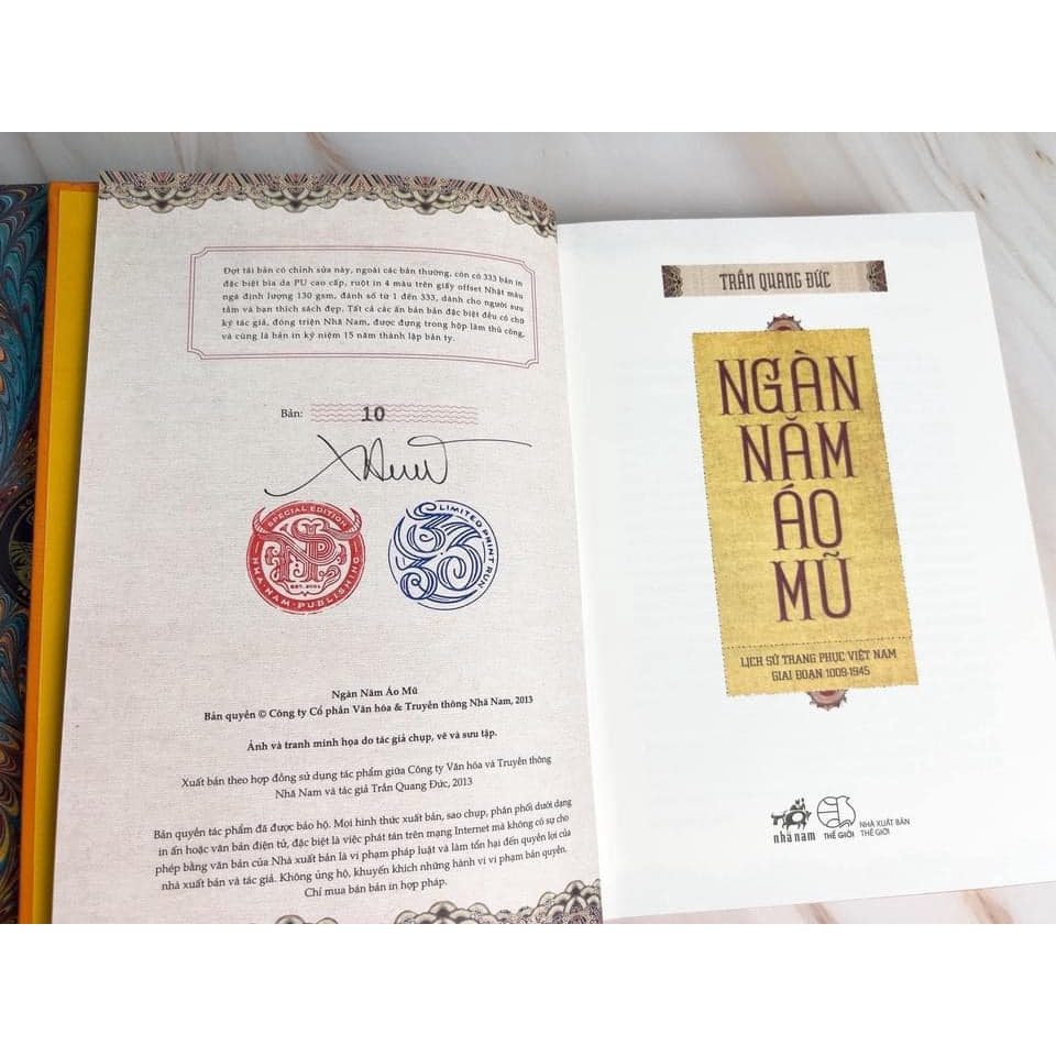 Sách - Ngàn Năm Áo Mũ (Bìa Da) - Trần Quang Đức (Bình Book)