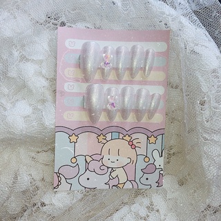 Mẫu nail box ánh xà cừ phối charm gấu hologam