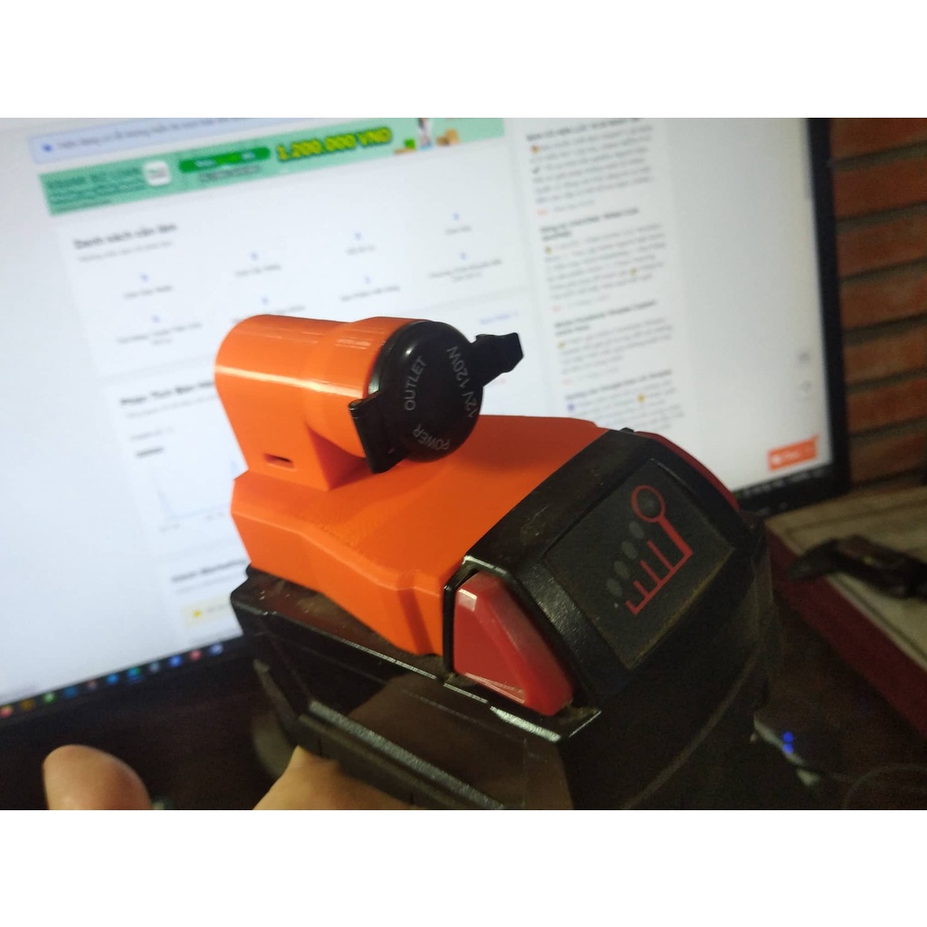 Đế lấy nguồn power outlet dùng pin Milwaukee M18