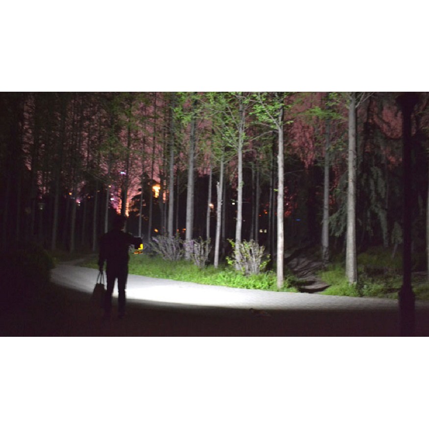 Đèn led siêu sáng sạc điện  ngoài trời 50W W807