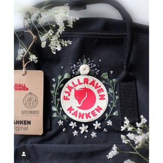 Balo Kanken Black có logo phản quang