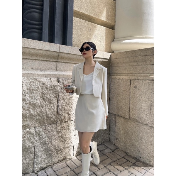 Chân váy A đính nút